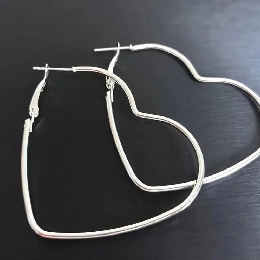 1 Pair Simple Heart-Shaped Hoop Earrings